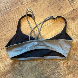 Luluelmon Size 8 - no padding - good condition.